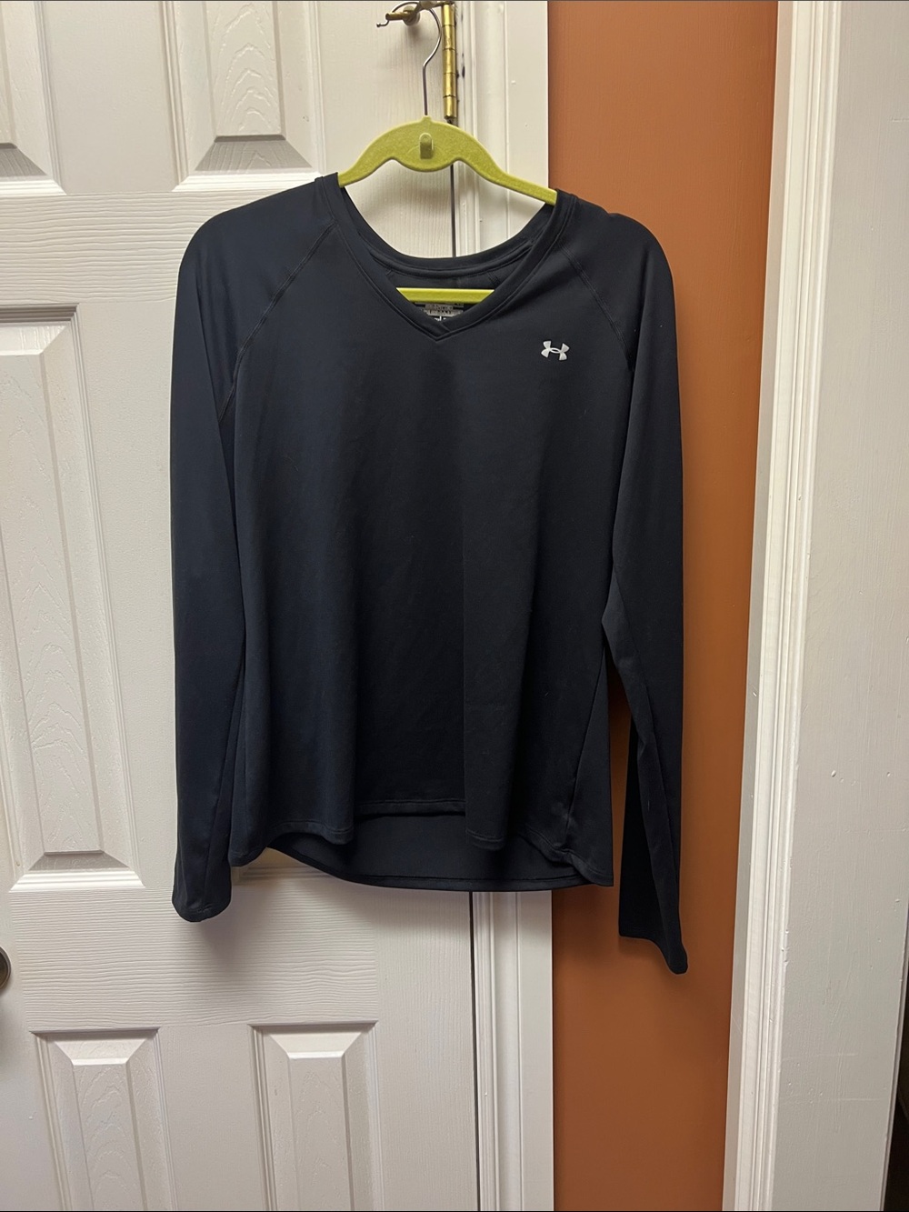 Under Armour Black Women's Long-Sleeve V-Neck Performance Tee